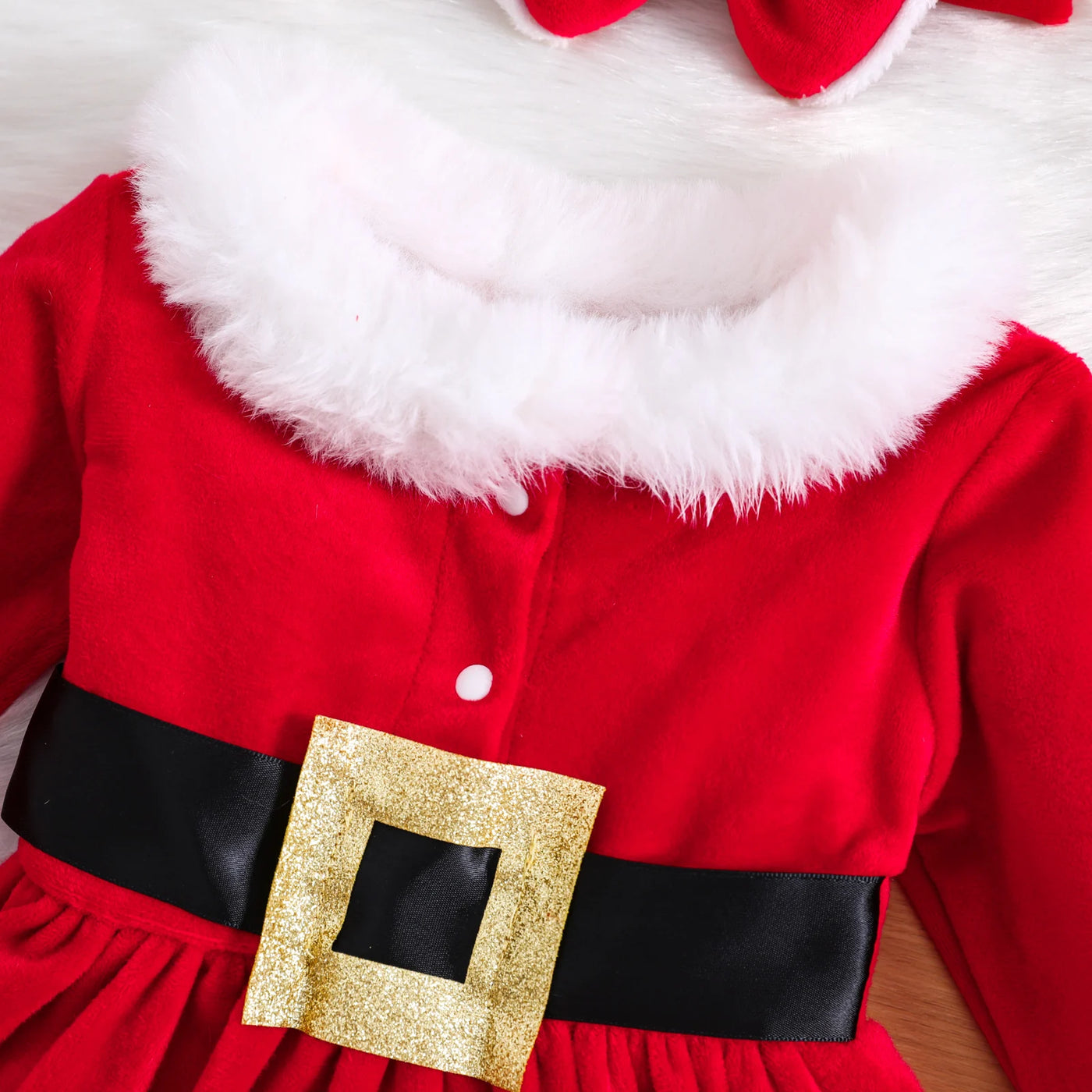 Świąteczna sukienka dziewczęca w stylu mikołajkowym