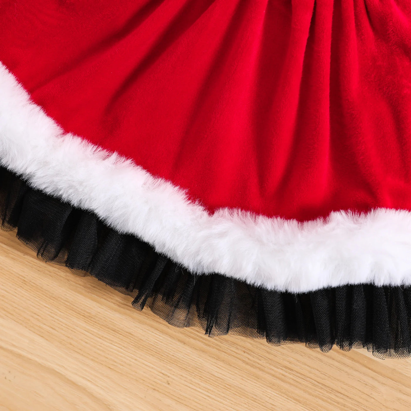 Świąteczna sukienka dziewczęca w stylu mikołajkowym