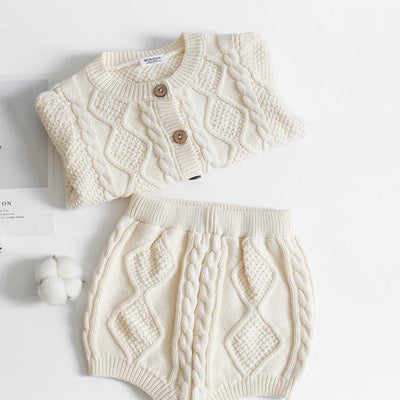 Dzianinowy komplet ze sweterkiem i spodenkami-Babylette