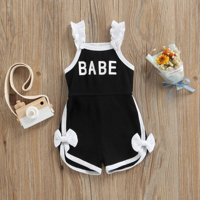 Krótki kombinezon z napisem "BABE"-Babylette